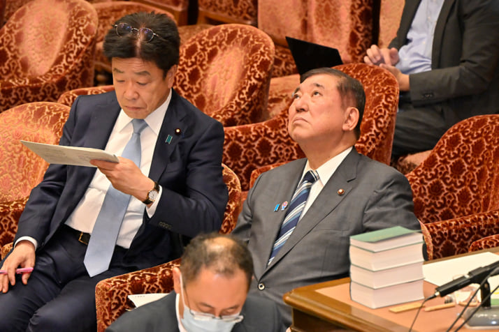 加藤勝信、石破茂